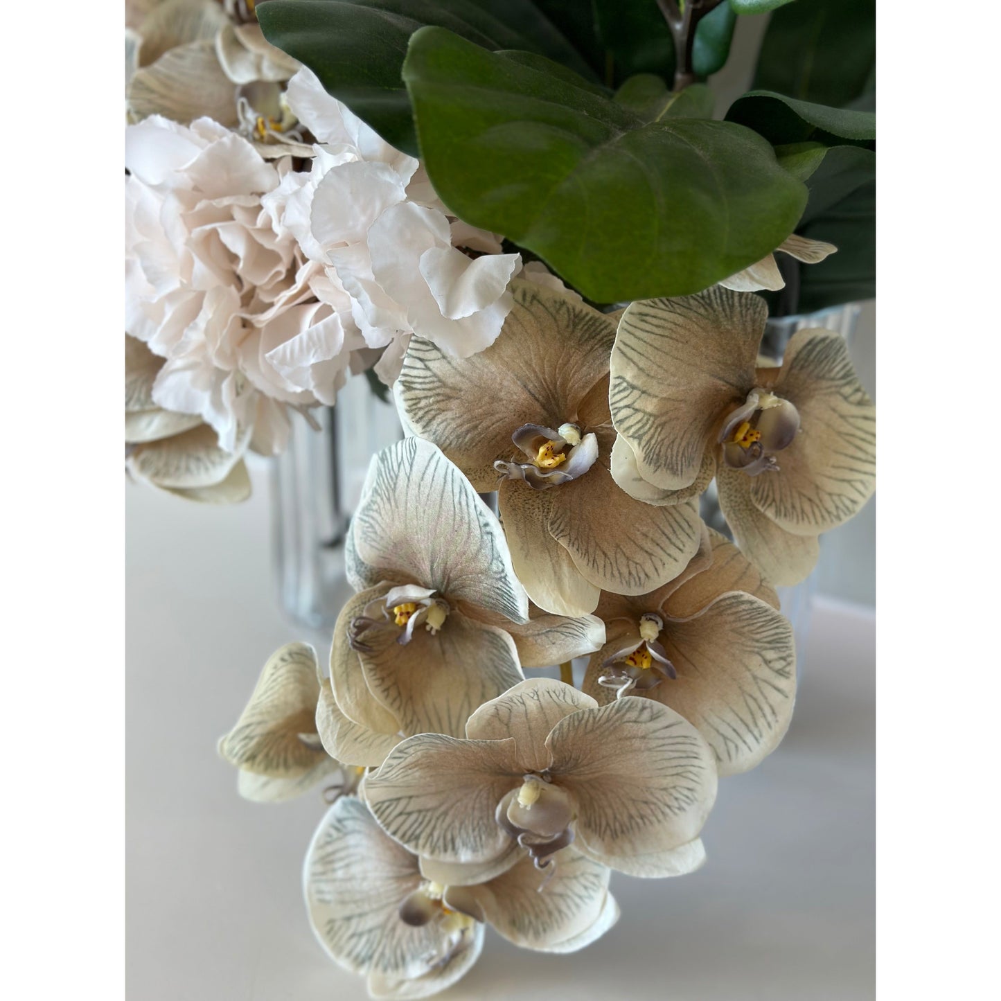 Maison Arrangement Almond