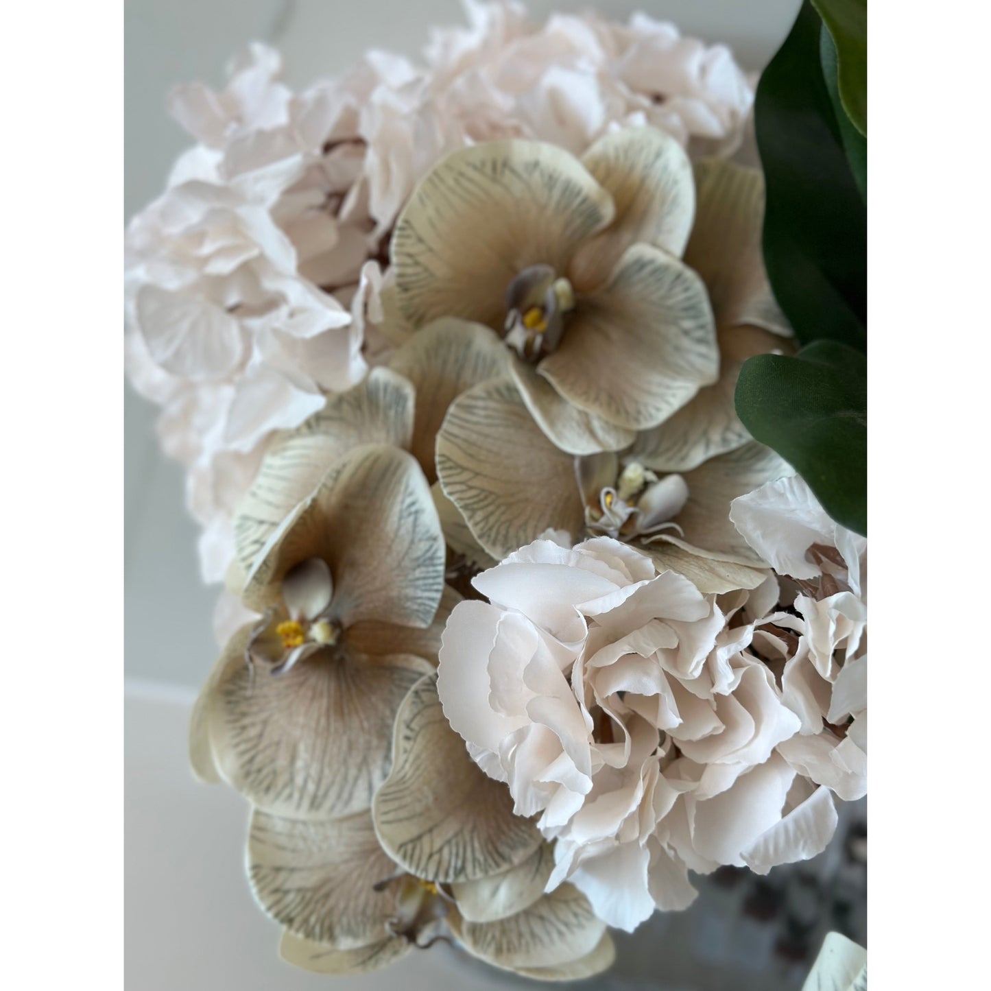 Maison Arrangement Almond