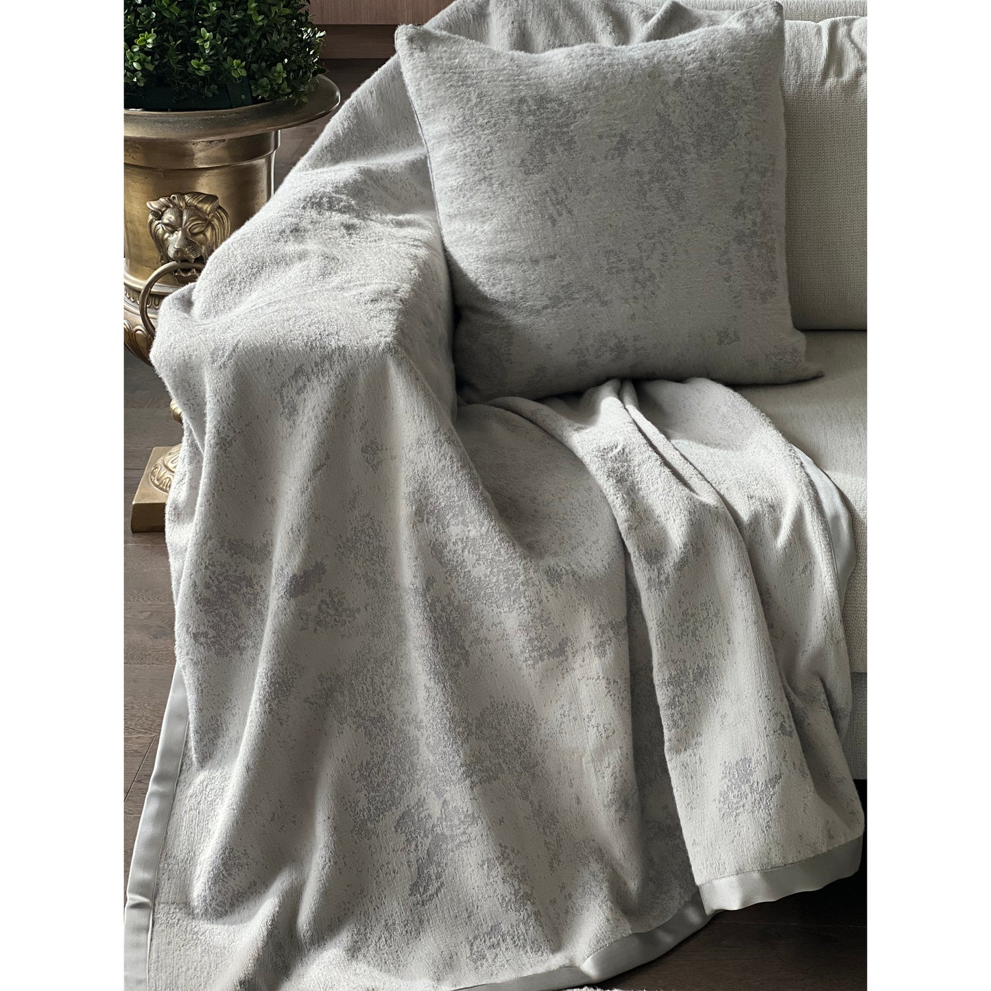 Luxor Throw Grey