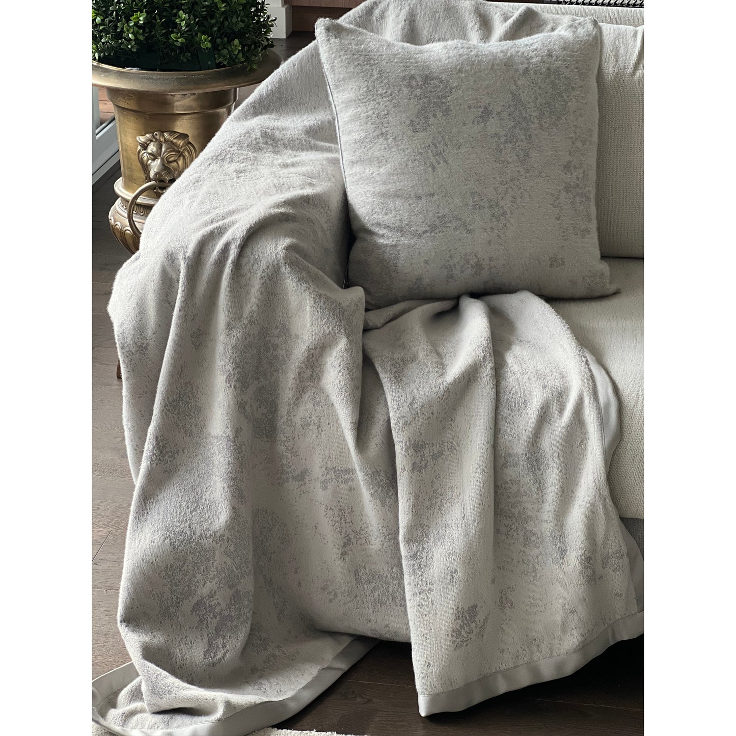 Luxor Throw Grey