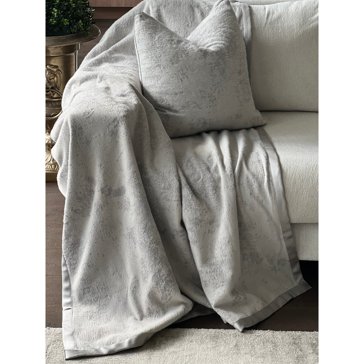 Luxor Throw Grey