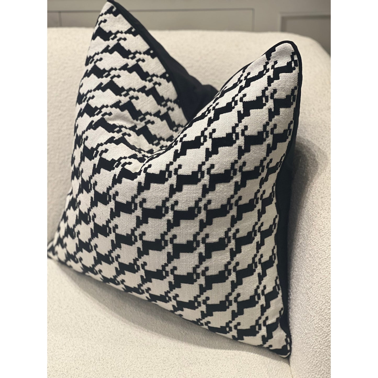 Jonesy Cushion Noir