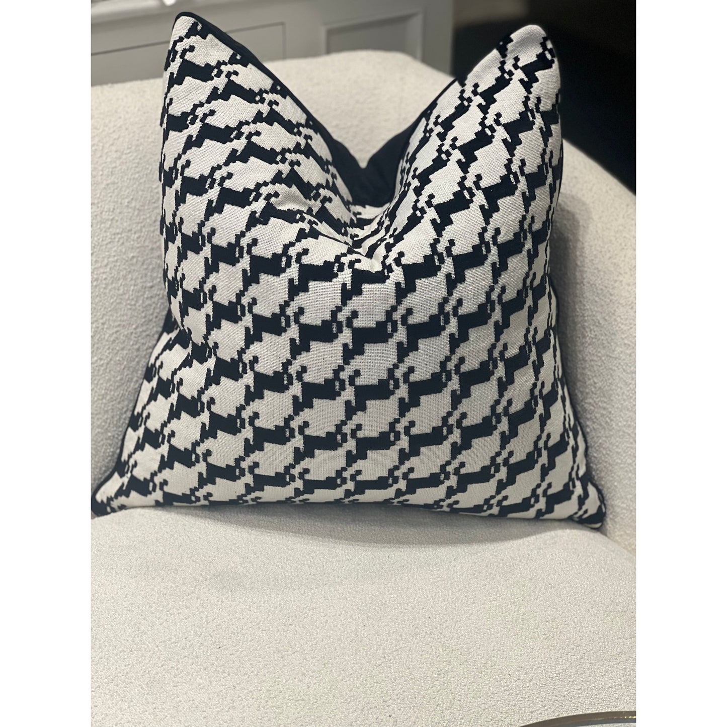 Jonesy Cushion Noir