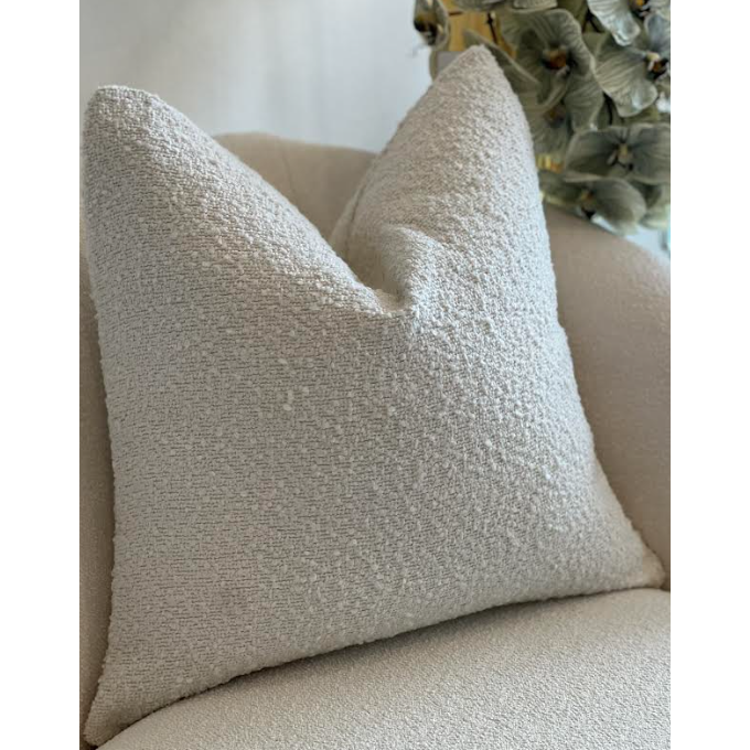 Avenuè Cushion White