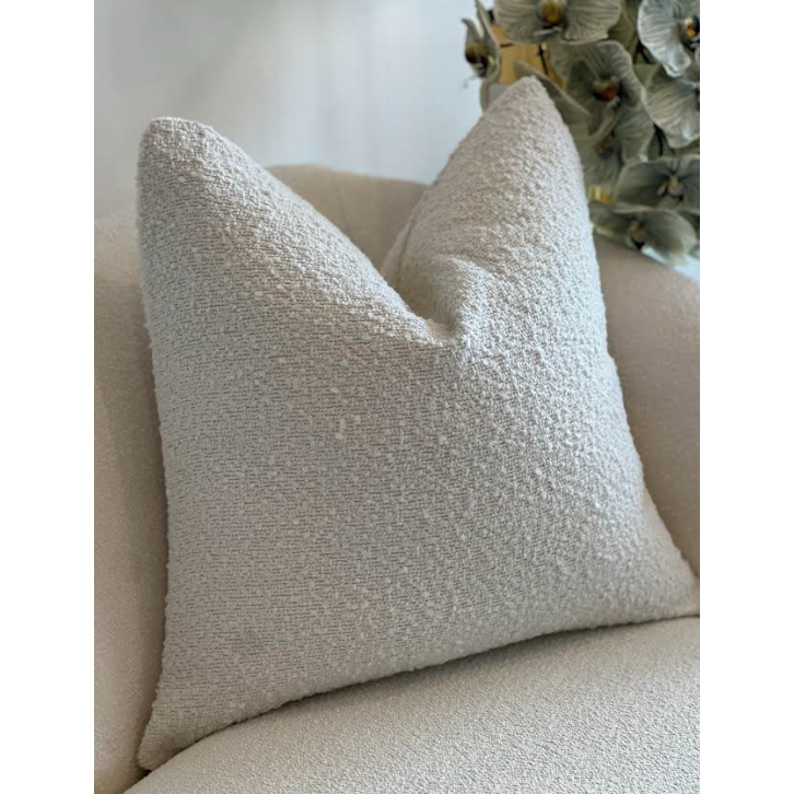 Avenuè Cushion White