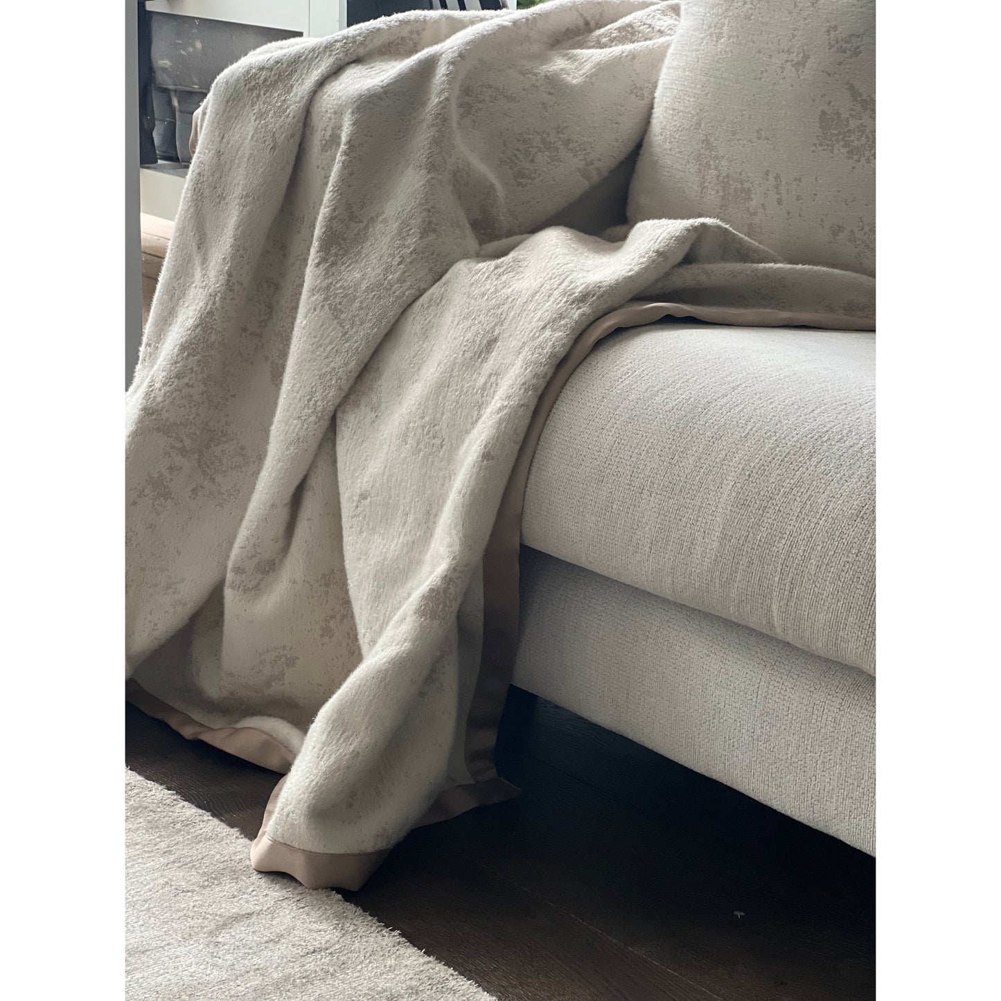Luxor Throw Taupe