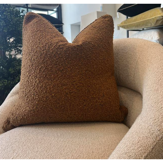 Avenuè Cushion Gold
